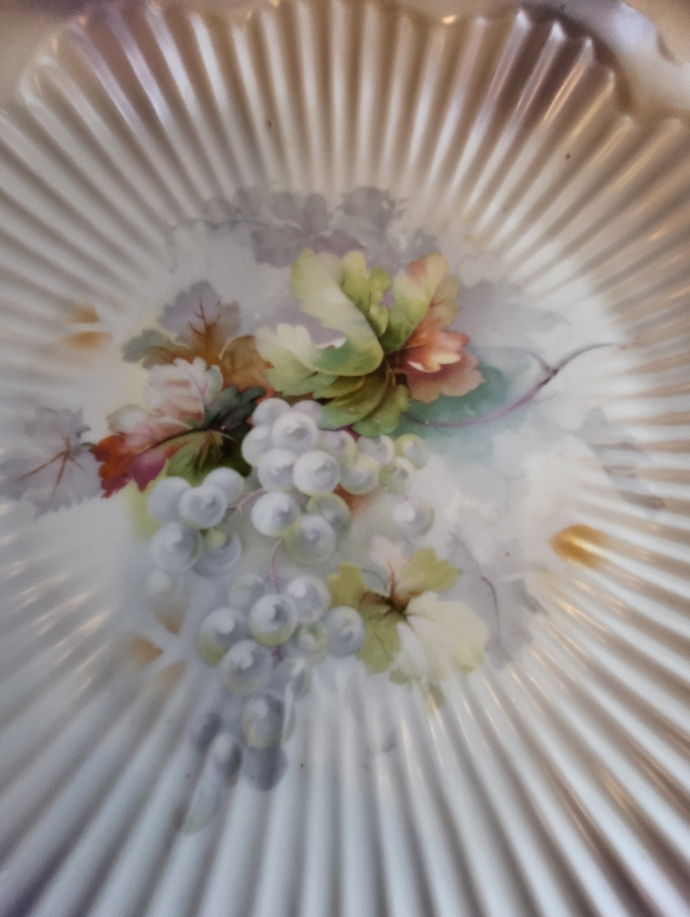 ANT. 1920s German Stamped Hand-Painted White Grapes 10 Inch Plate With Handles - Picture 12 of 13